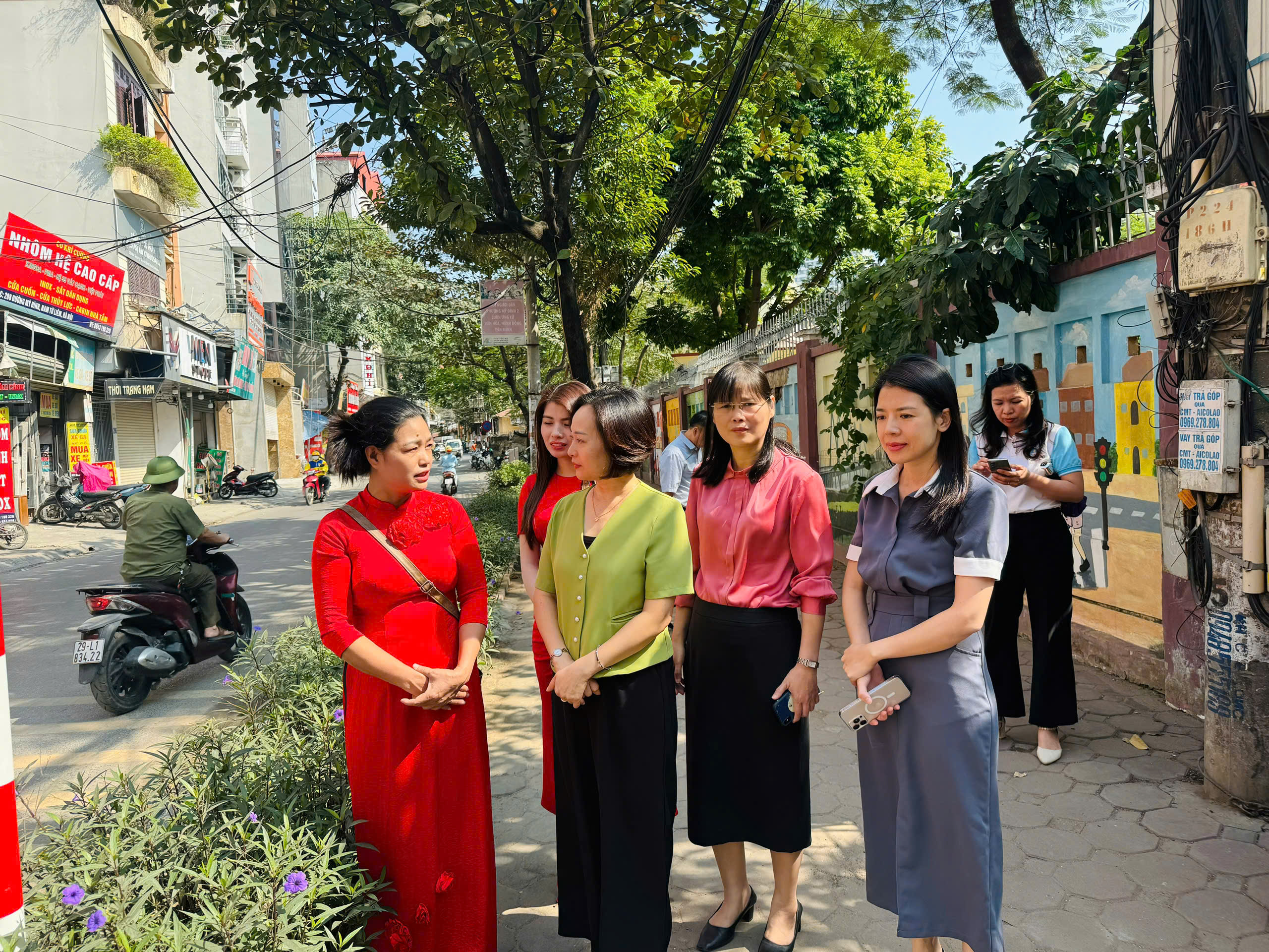 Cụm thi đua số II: Cán bộ, hội viên phụ nữ tự hào vì được góp sức làm đẹp thành phố - ảnh 11
