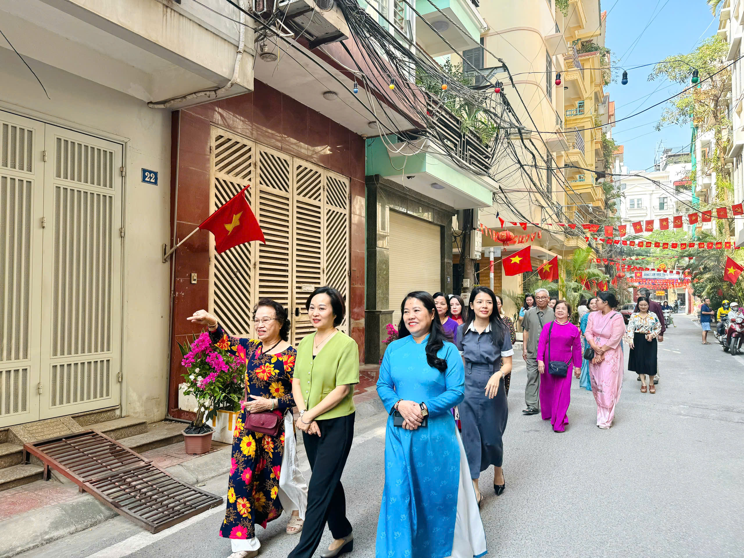 Cụm thi đua số II: Cán bộ, hội viên phụ nữ tự hào vì được góp sức làm đẹp thành phố - ảnh 9