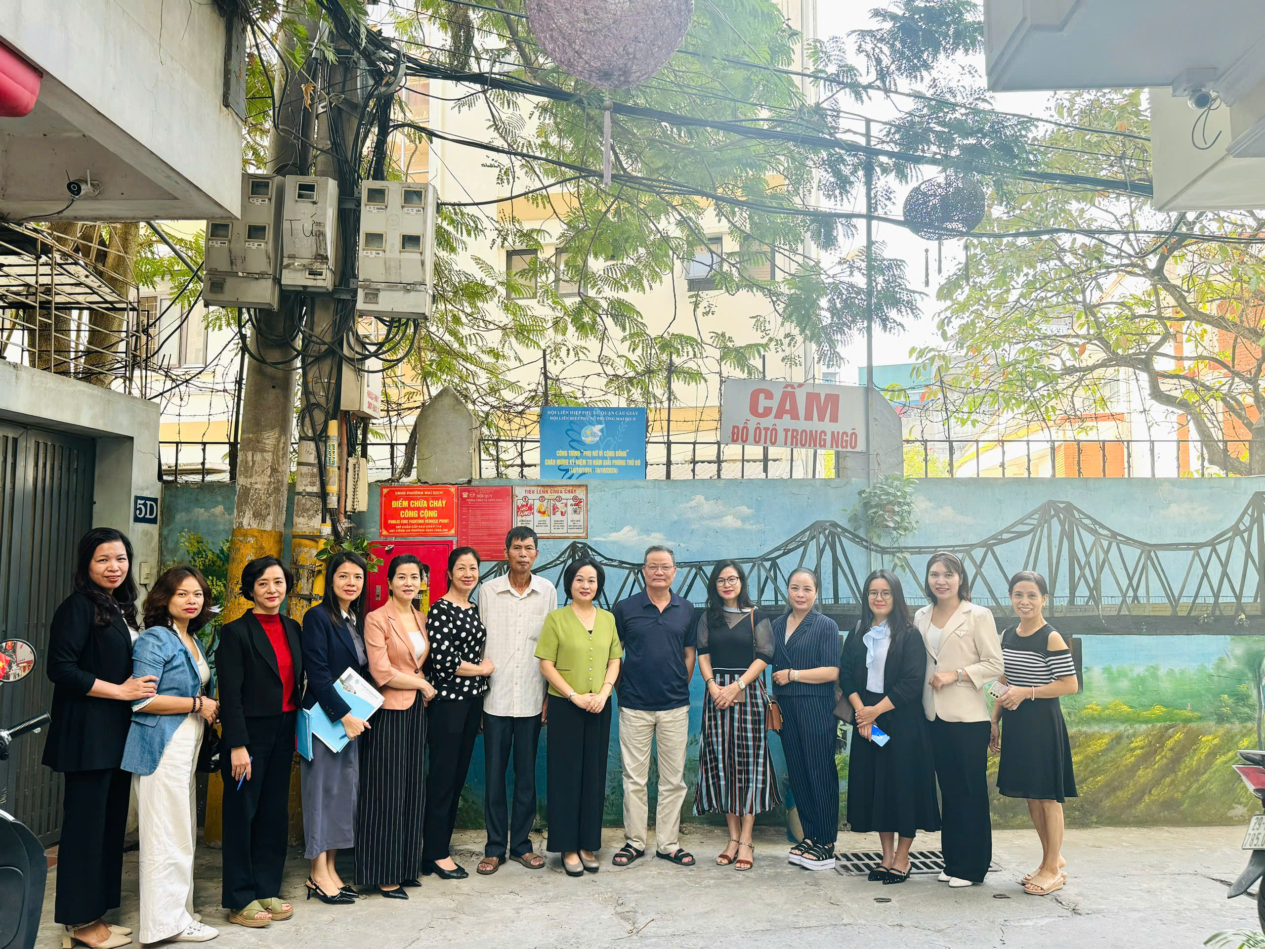 Cụm thi đua số II: Cán bộ, hội viên phụ nữ tự hào vì được góp sức làm đẹp thành phố - ảnh 6