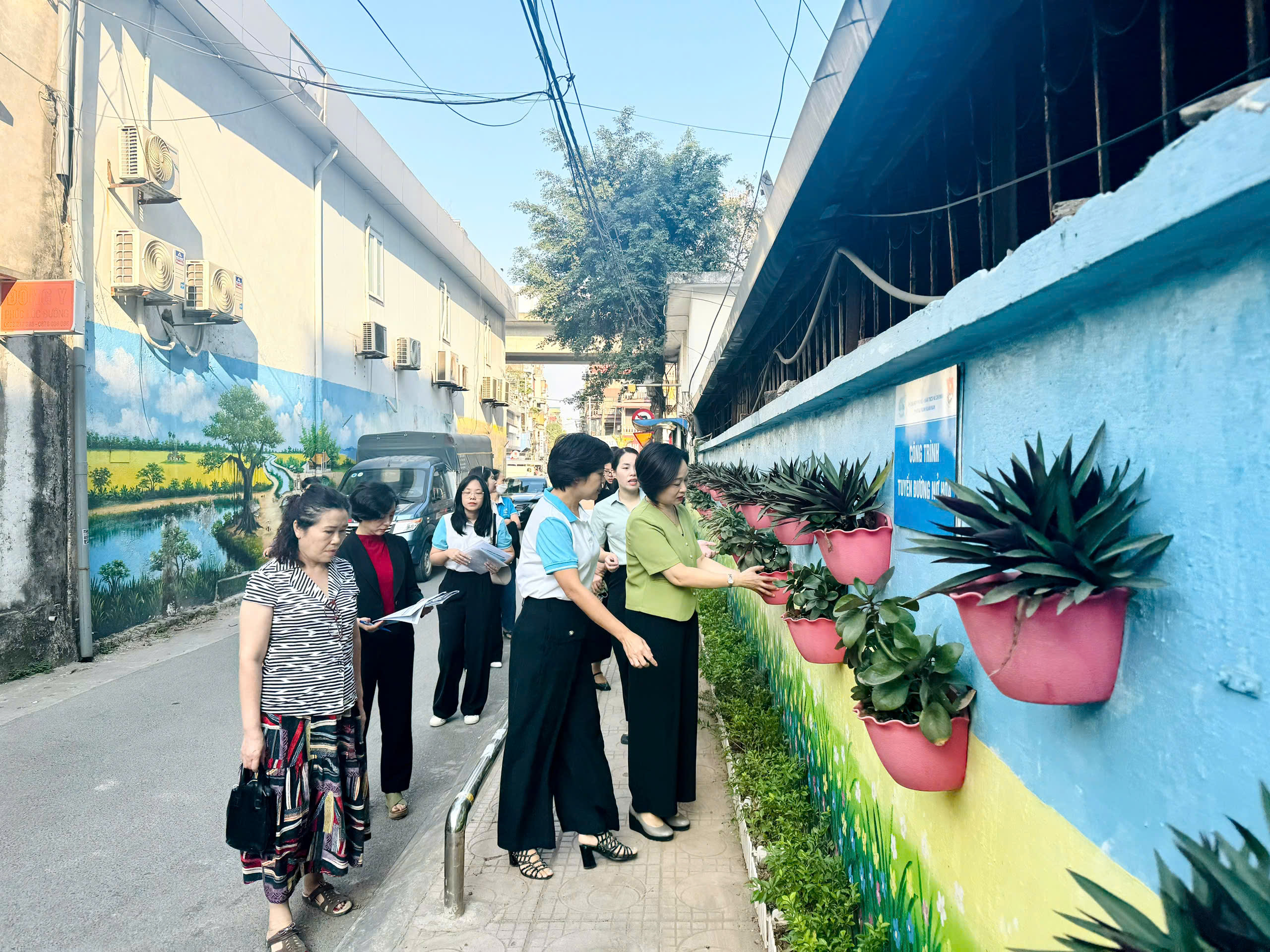 Cụm thi đua số II: Cán bộ, hội viên phụ nữ tự hào vì được góp sức làm đẹp thành phố - ảnh 3