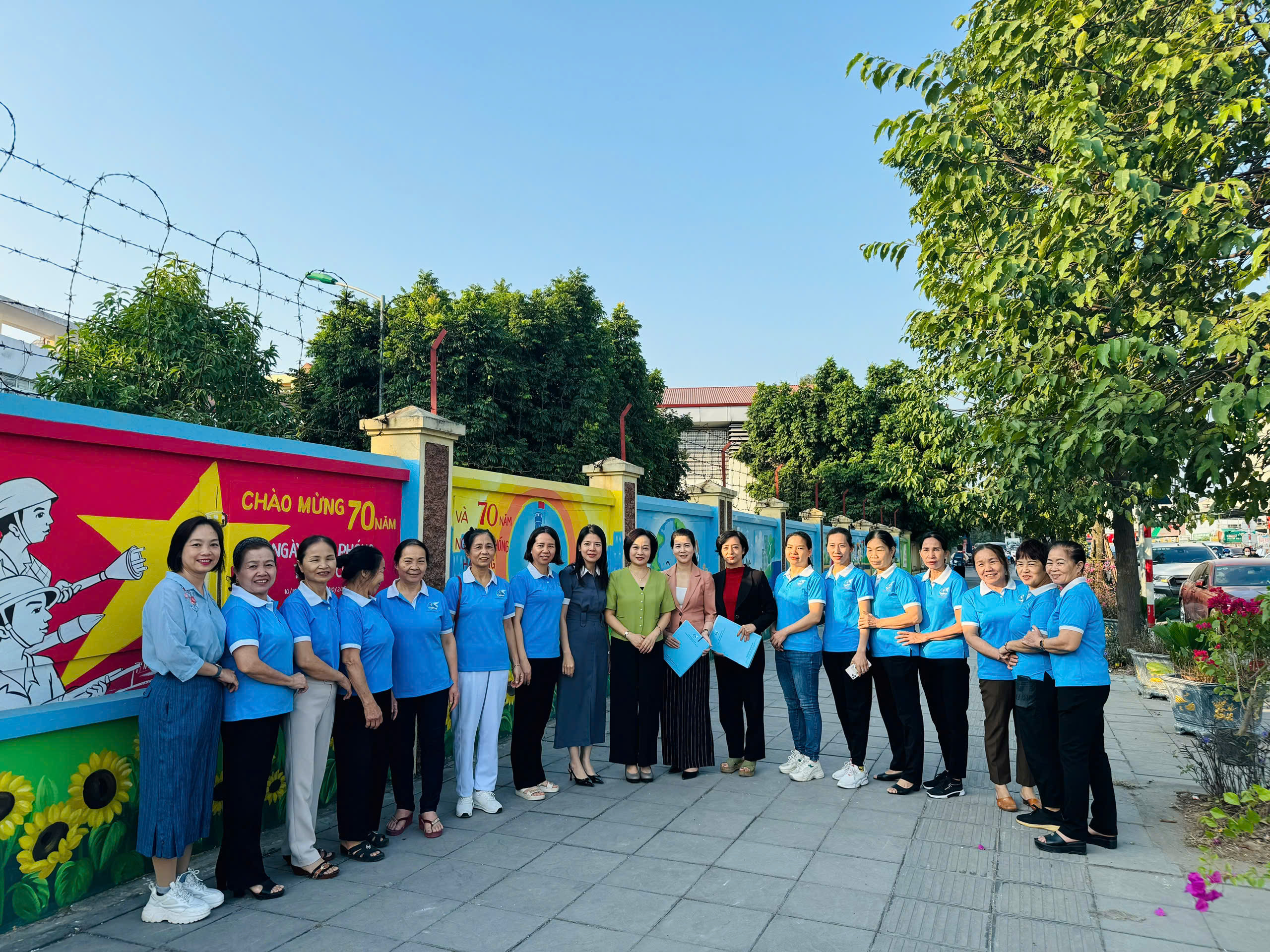 Cụm thi đua số II: Cán bộ, hội viên phụ nữ tự hào vì được góp sức làm đẹp thành phố - ảnh 2
