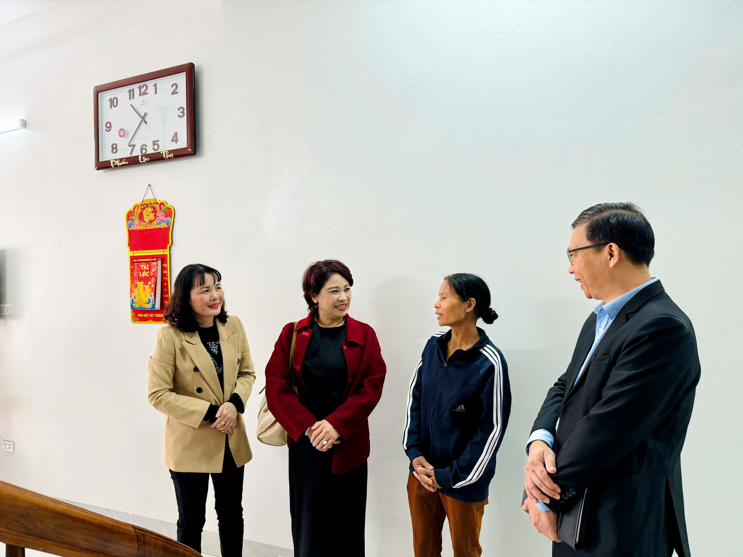 Báo Phụ nữ Thủ đô trao hai mái ấm nghĩa tình cho phụ nữ nghèo tại huyện Chương Mỹ - ảnh 10