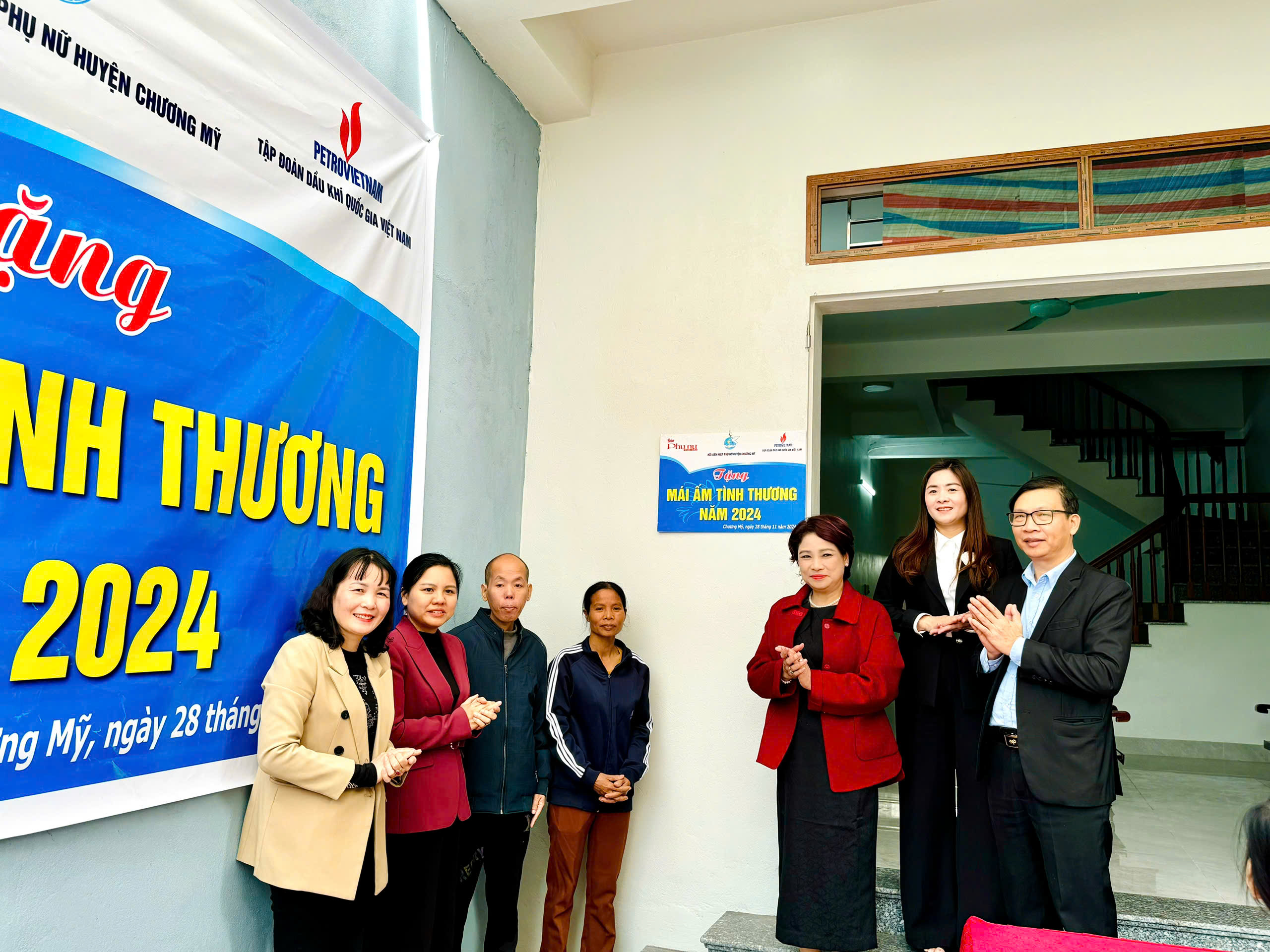 Báo Phụ nữ Thủ đô trao hai mái ấm nghĩa tình cho phụ nữ nghèo tại huyện Chương Mỹ - ảnh 11