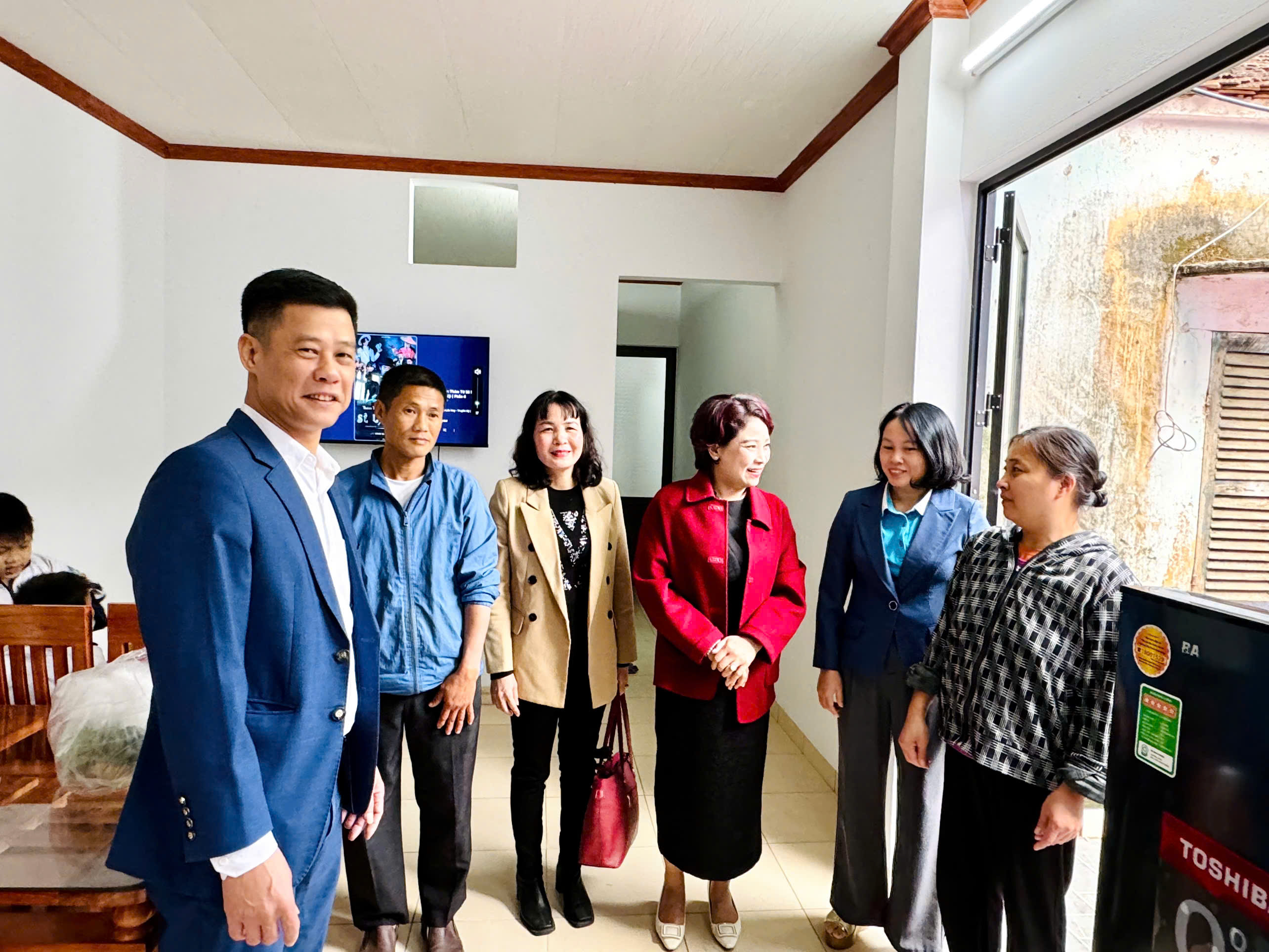 Báo Phụ nữ Thủ đô trao hai mái ấm nghĩa tình cho phụ nữ nghèo tại huyện Chương Mỹ - ảnh 1