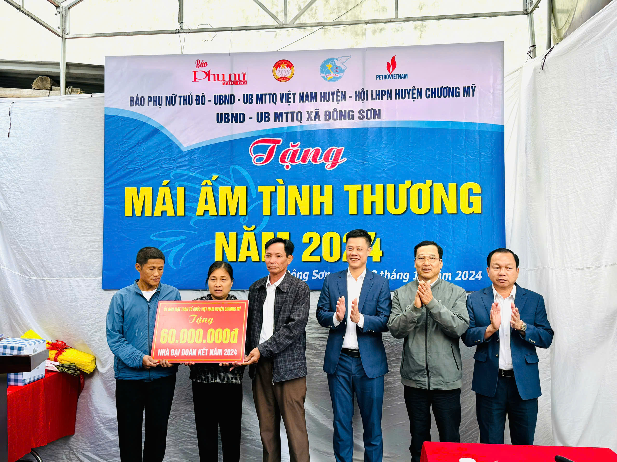 Báo Phụ nữ Thủ đô trao hai mái ấm nghĩa tình cho phụ nữ nghèo tại huyện Chương Mỹ - ảnh 5