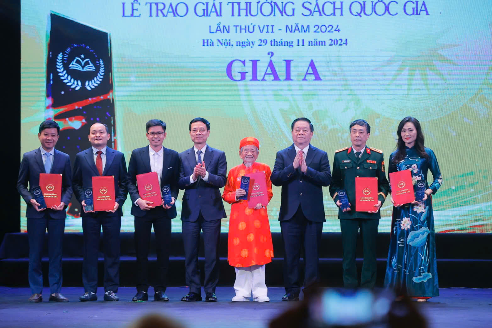 Nhà nghiên cứu 104 tuổi nhận giải A Giải thưởng Sách Quốc gia - ảnh 2
