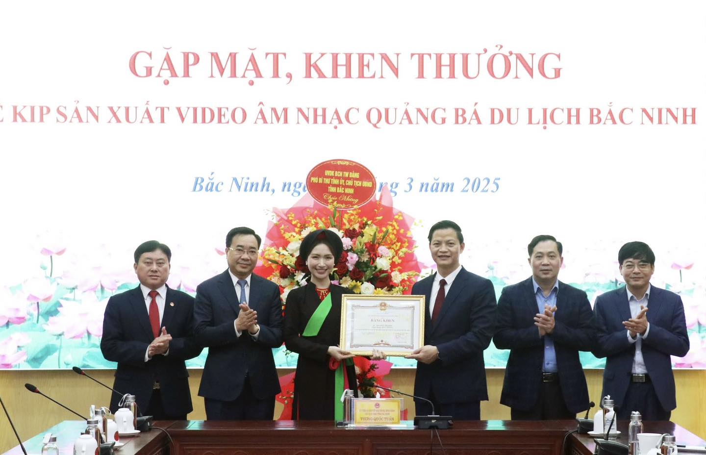 Hòa Minzy gây bùng nổ mạng xã hội với MV tôn vinh vẻ đẹp văn hoá Bắc Ninh   - ảnh 5