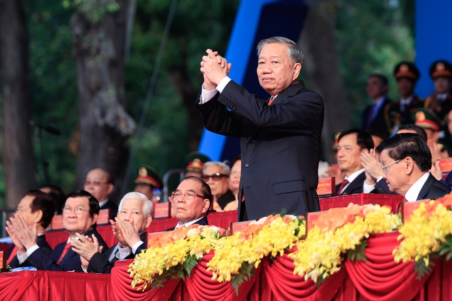 Ấn tượng đẹp tại Lễ kỷ niệm 50 năm Ngày Giải phóng miền Nam, thống nhất đất nước - ảnh 1
