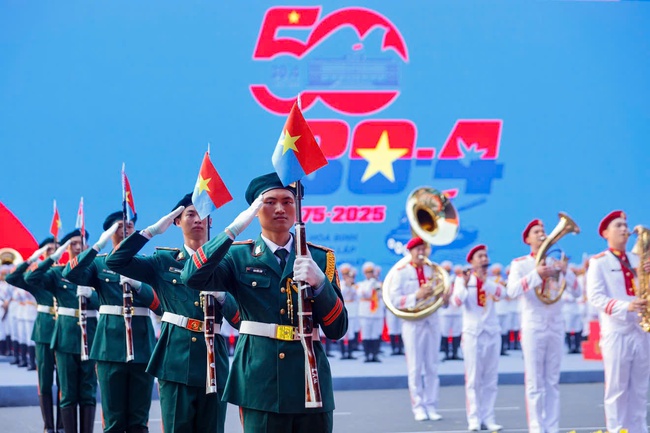 Ấn tượng đẹp tại Lễ kỷ niệm 50 năm Ngày Giải phóng miền Nam, thống nhất đất nước - ảnh 2