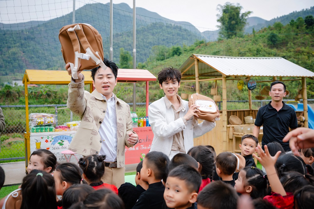 Tùng Dương khuyên người trẻ: “Đừng buồn phiền nữa” - ảnh 3