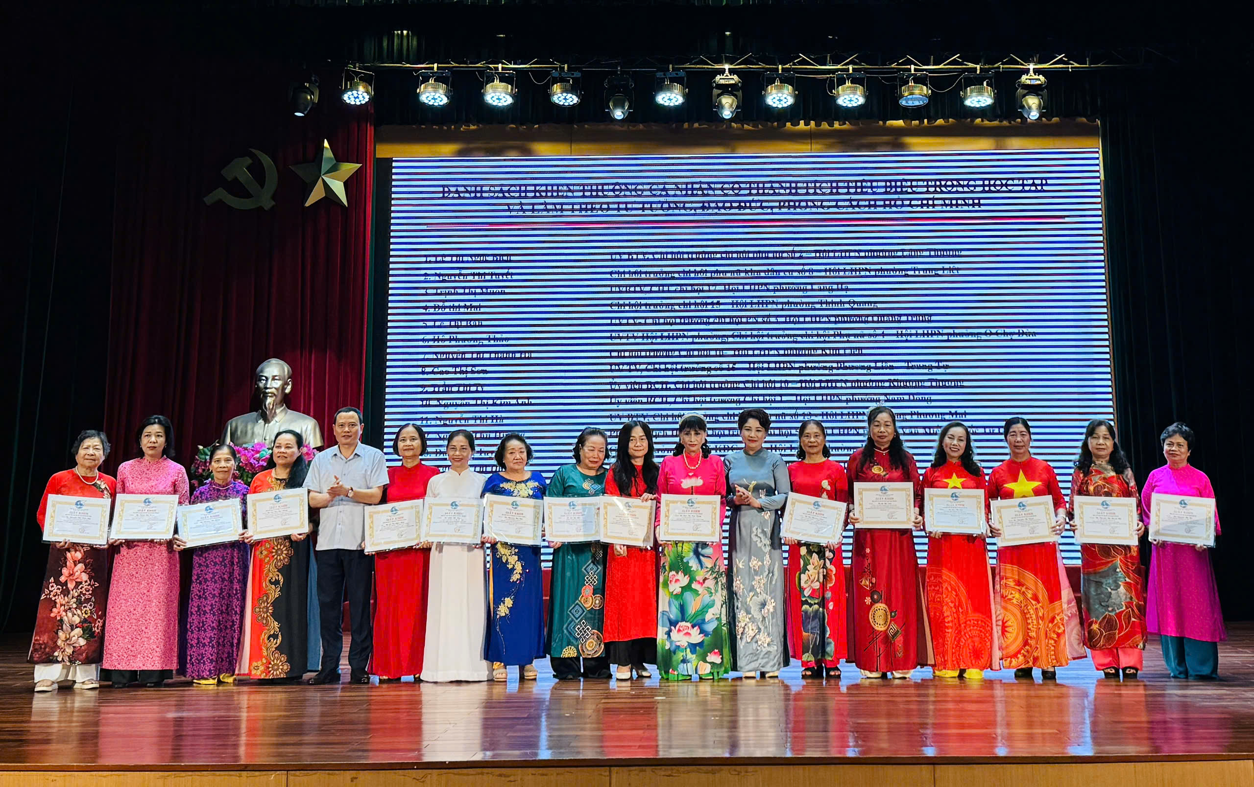 Hội LHPN Đống Đa thành công rực rỡ, nhiều dấu ấn với Liên hoan “Tiếng hát dâng Người” - ảnh 2
