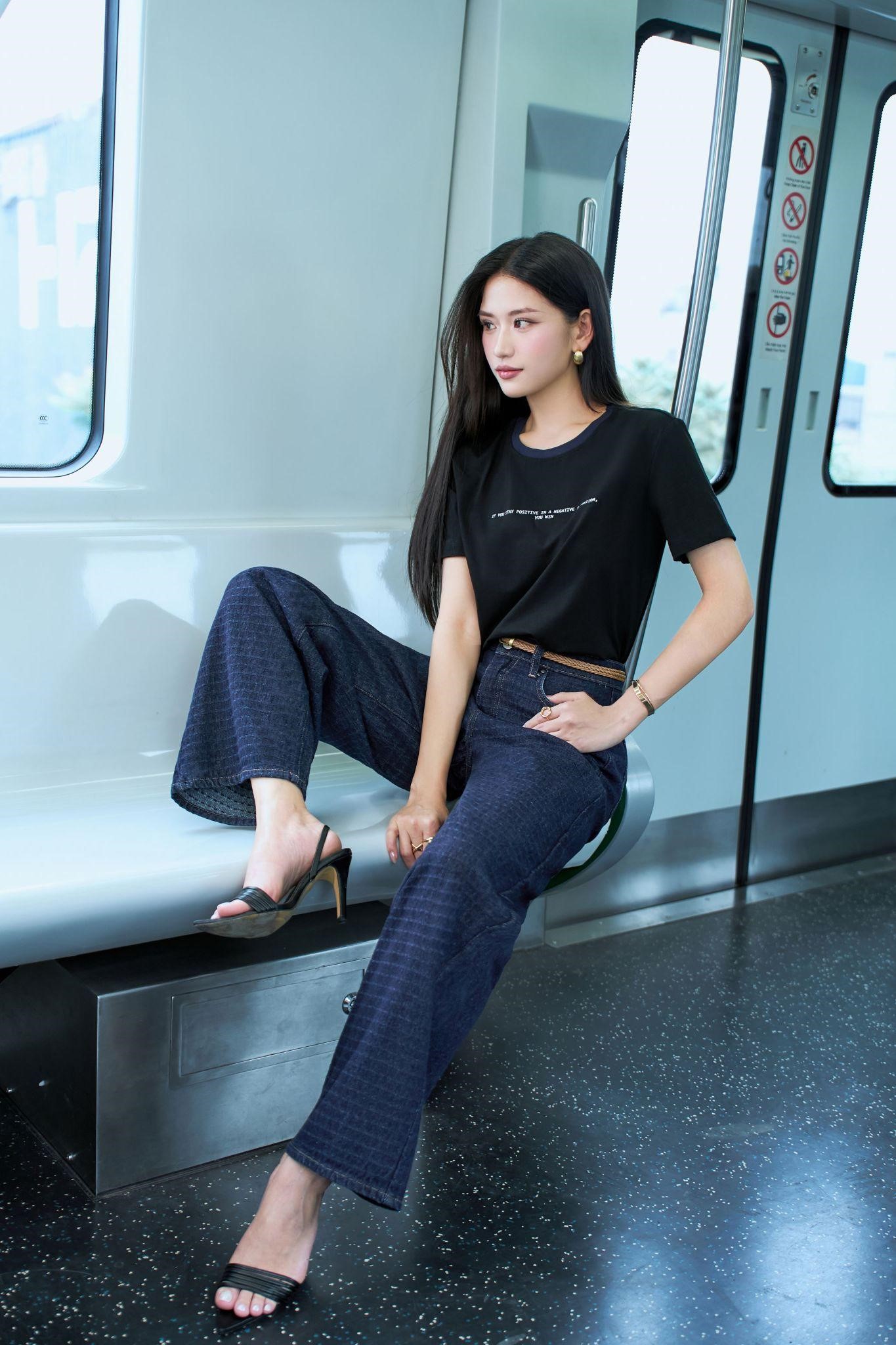 Làn gió mới từ denim trong dòng thời trang công sở hiện đại - ảnh 2