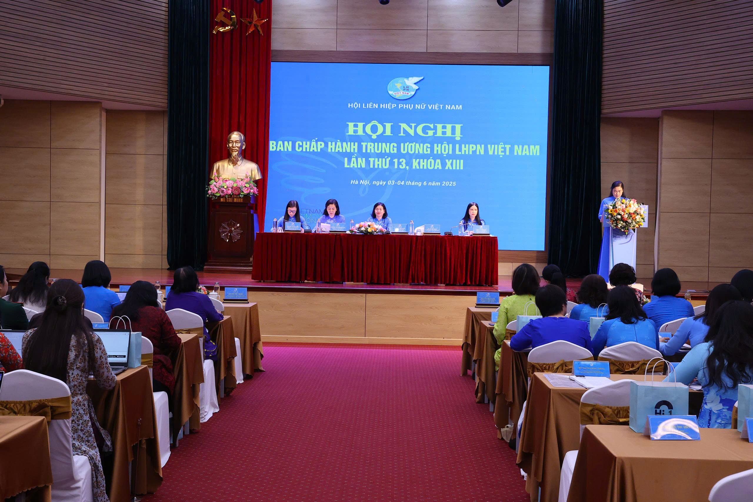 Khai mạc Hội nghị lần thứ 13 Ban Chấp hành TƯ Hội LHPN Việt Nam khóa XIII với nhiều nội dung quan trọng - ảnh 3