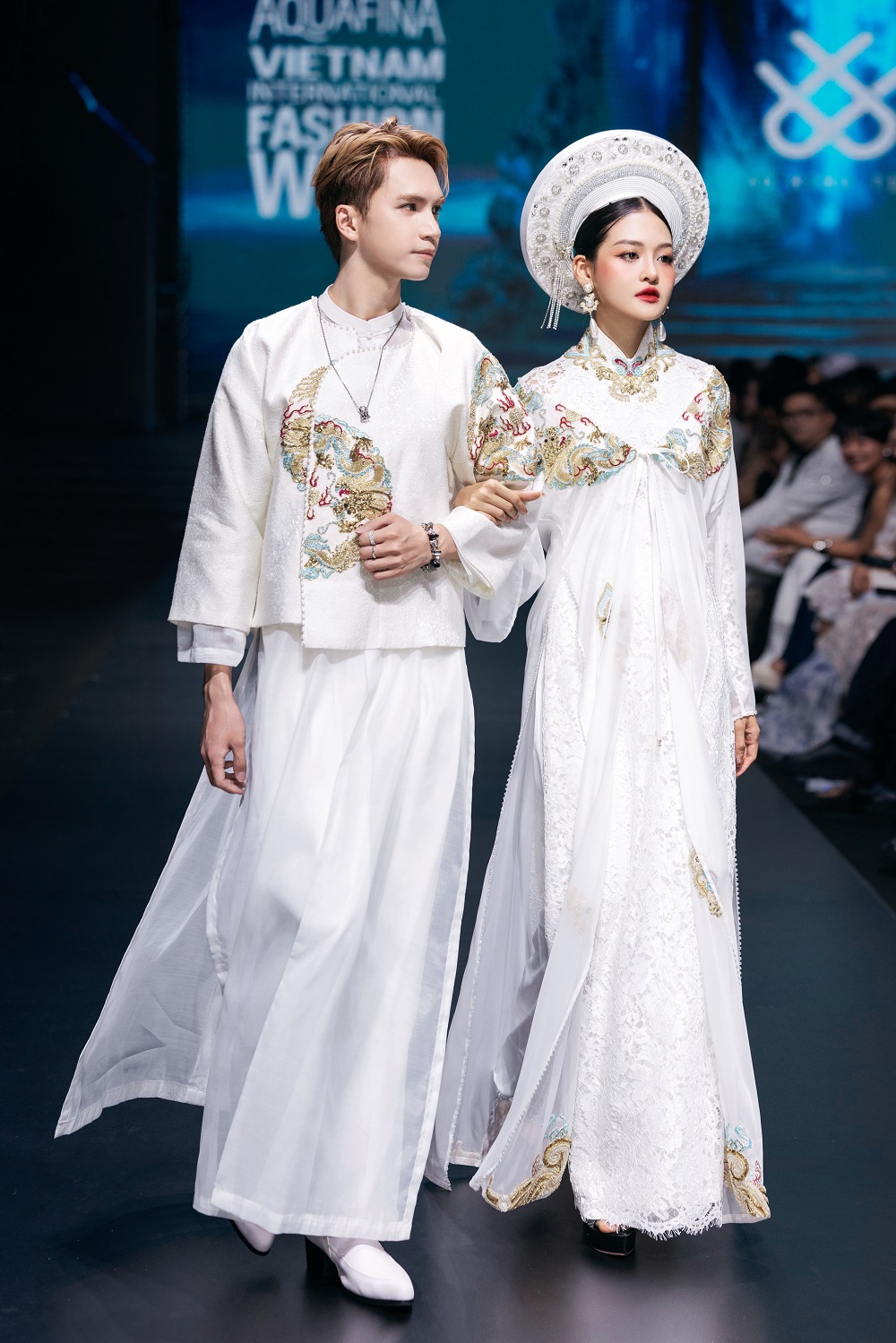 Sao mai Nguyễn Thu Hằng tái xuất ấn tượng, đẹp mị hoặc trong show thời trang của Cao Minh Tiến - ảnh 12