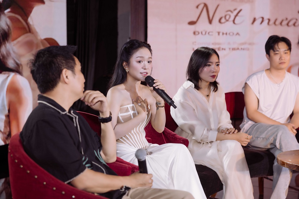 Á quân Tiếng hát Việt toàn cầu bất ngờ đổi nghệ danh, ra mắt album đầu tay “Nốt mưa“ - ảnh 1