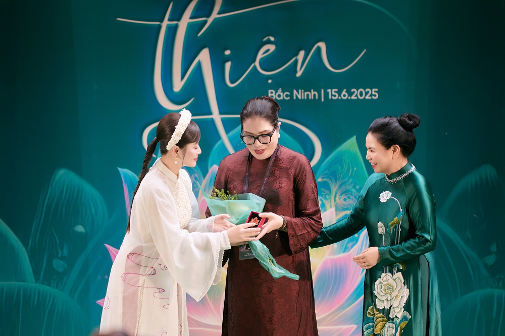 Sao mai Nguyễn Thu Hằng bền bỉ, lặng lẽ làm một việc suốt 10 năm khiến khán giả bất ngờ, thêm yêu mến - ảnh 3