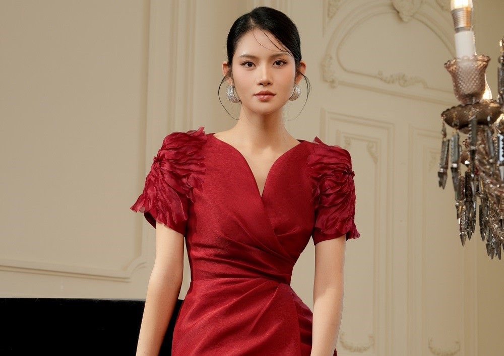 Xao xuyến với những thiết kế dạ hội đậm chất điện ảnh, tôn vinh khí chất nữ quyền - ảnh 4