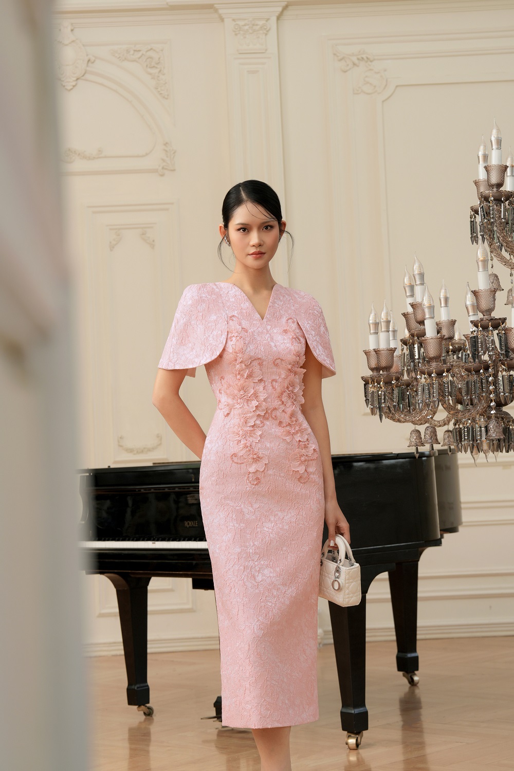 Xao xuyến với những thiết kế dạ hội đậm chất điện ảnh, tôn vinh khí chất nữ quyền - ảnh 3