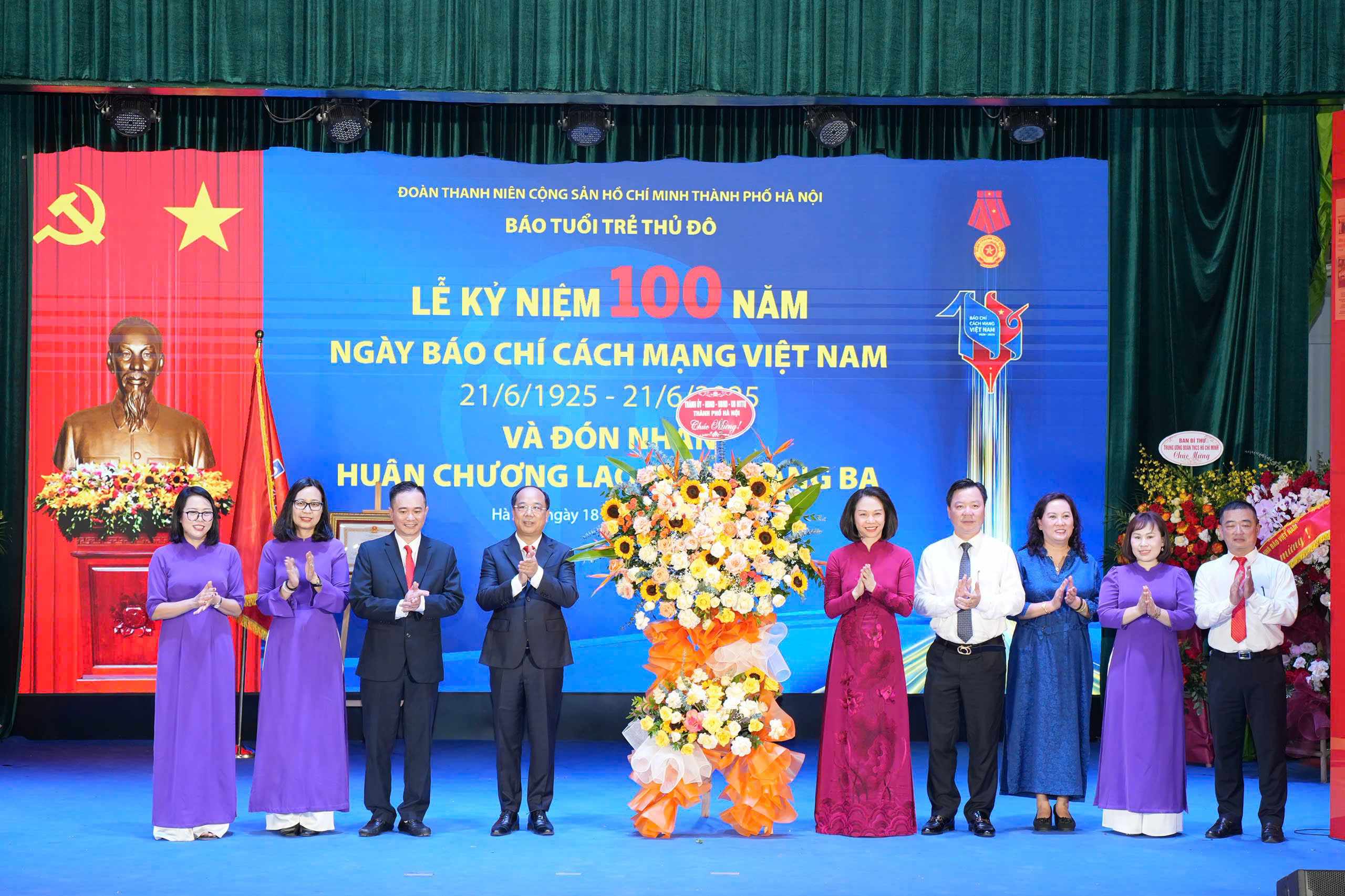 Báo Tuổi trẻ Thủ đô đón nhận Huân chương Lao động hạng Ba, khẳng định vai trò “ngọn đuốc” soi đường cho tuổi trẻ Thủ đô - ảnh 7
