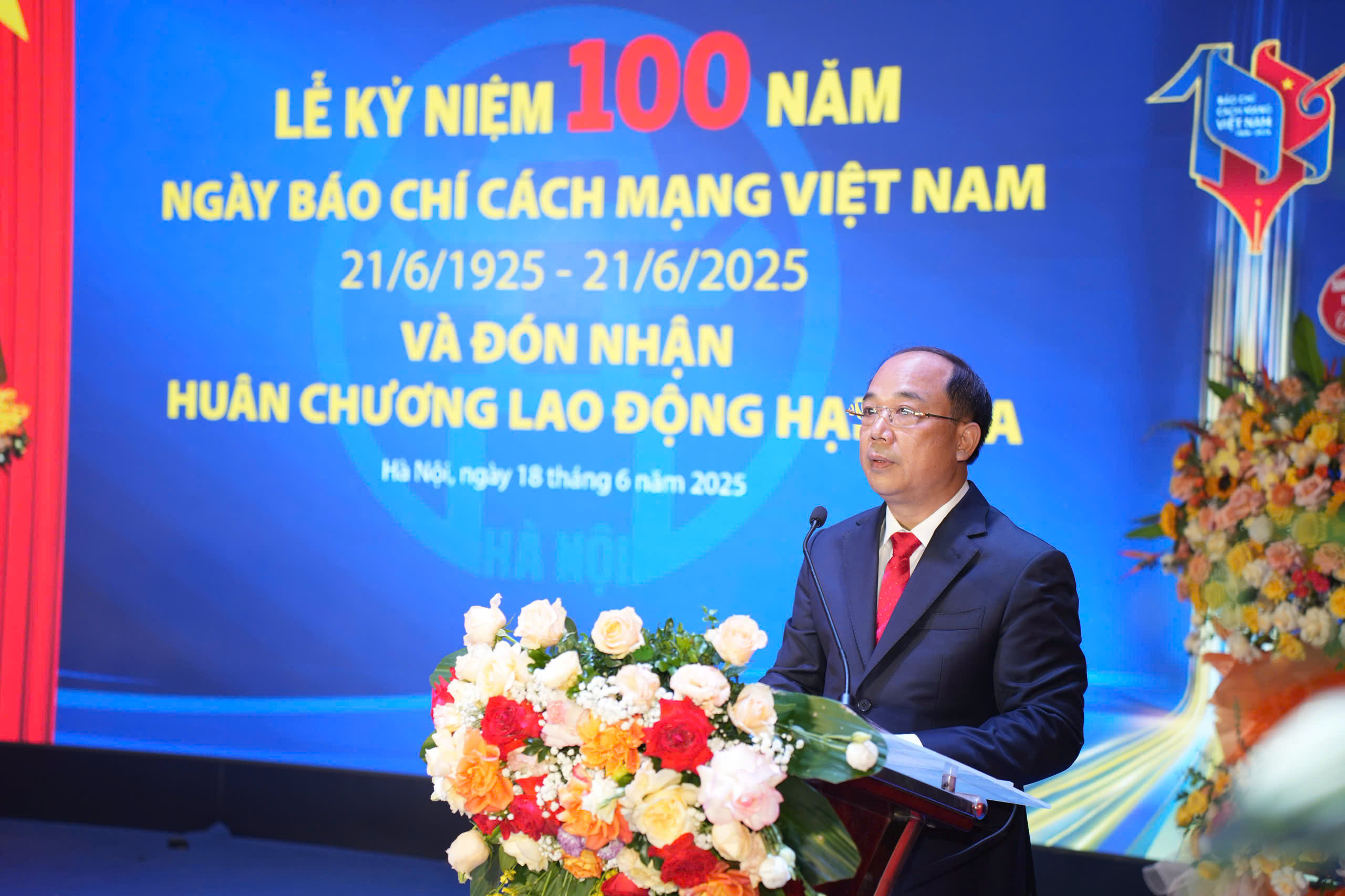 Báo Tuổi trẻ Thủ đô đón nhận Huân chương Lao động hạng Ba, khẳng định vai trò “ngọn đuốc” soi đường cho tuổi trẻ Thủ đô - ảnh 2
