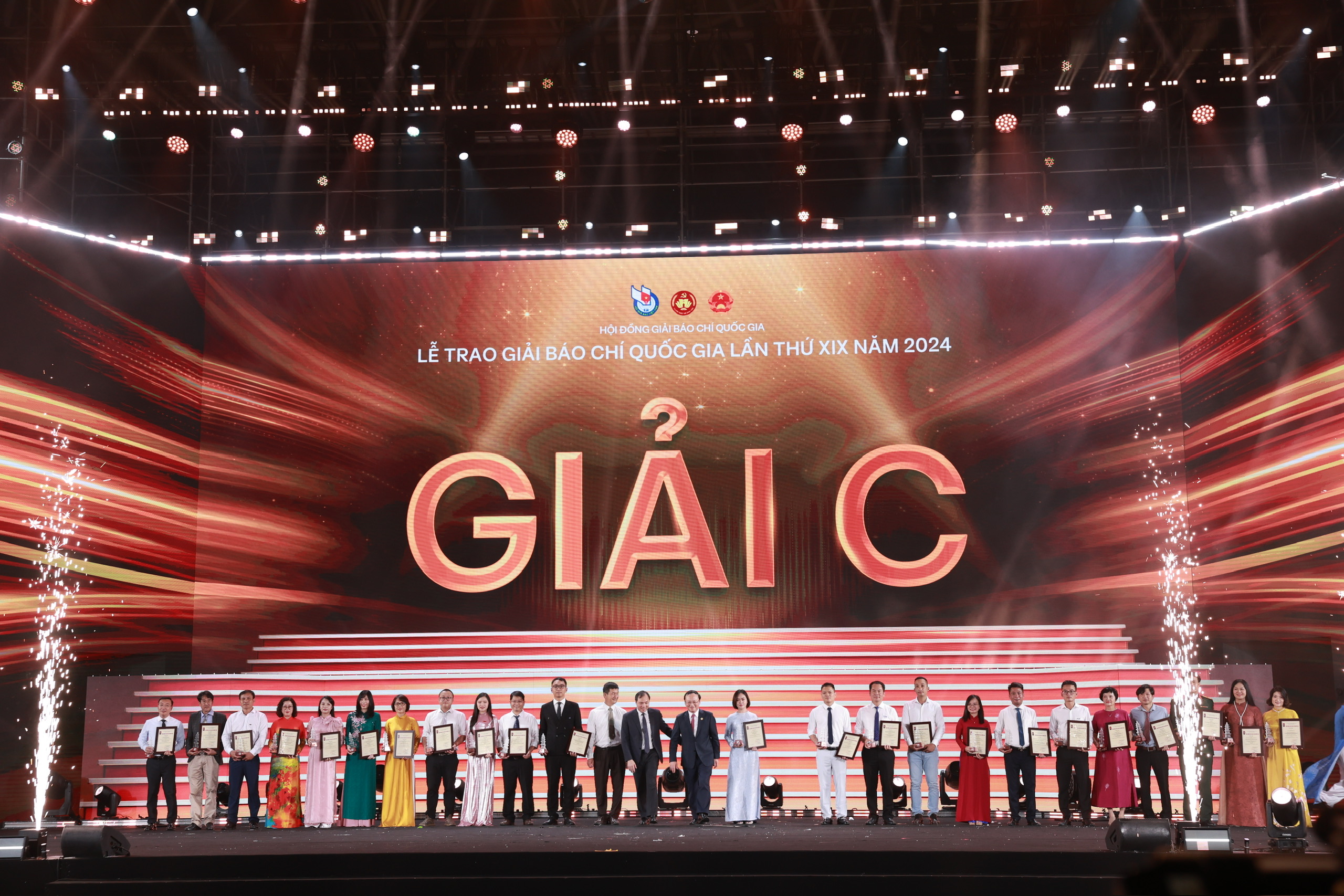 Báo chí cách mạng phải kiến tạo những giá trị mới cao đẹp và vĩ đại hơn cho đất nước - ảnh 5