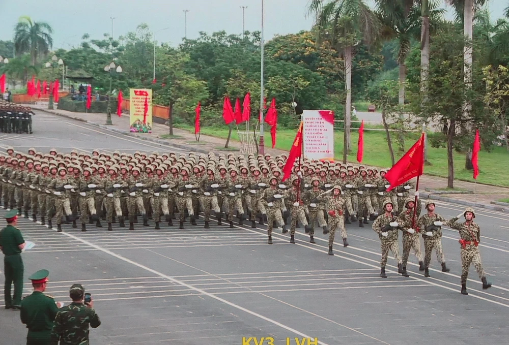 Hình ảnh khối nữ hợp luyện chuẩn bị Lễ diễu binh, diễu hành Kỷ niệm 80 năm Quốc khánh - ảnh 8