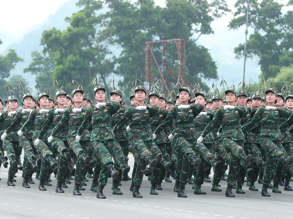 Hình ảnh khối nữ hợp luyện chuẩn bị Lễ diễu binh, diễu hành Kỷ niệm 80 năm Quốc khánh - ảnh 2