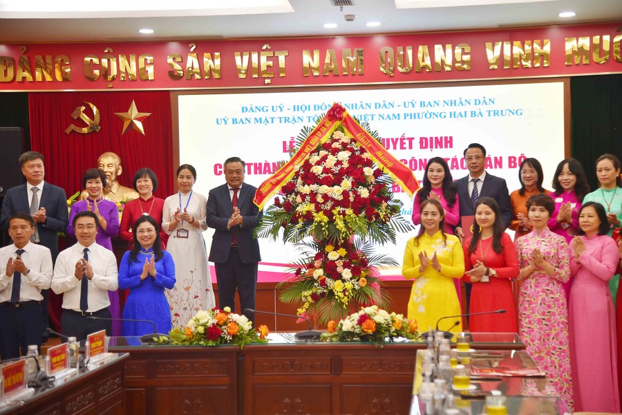 Chủ tịch UBND Thành phố Hà Nội Trần Sỹ Thanh trao quyết định nhân sự phường Hoàn Kiếm, Cửa Nam và Hai Bà Trưng - ảnh 8