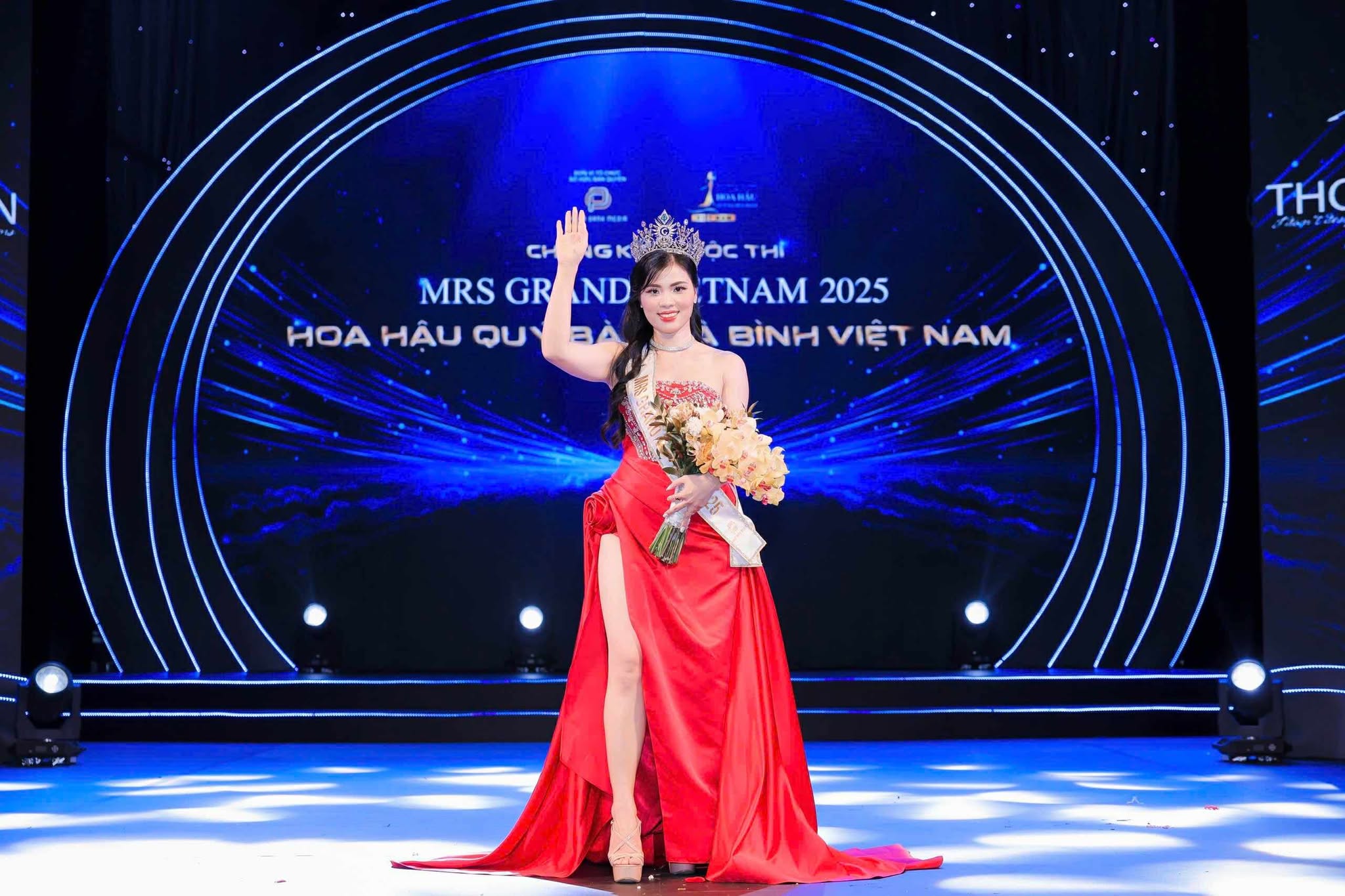 Profile “khủng” của nữ cán bộ ngành khoa học vừa đăng quang Mrs Grand Vietnam 2025 - ảnh 4