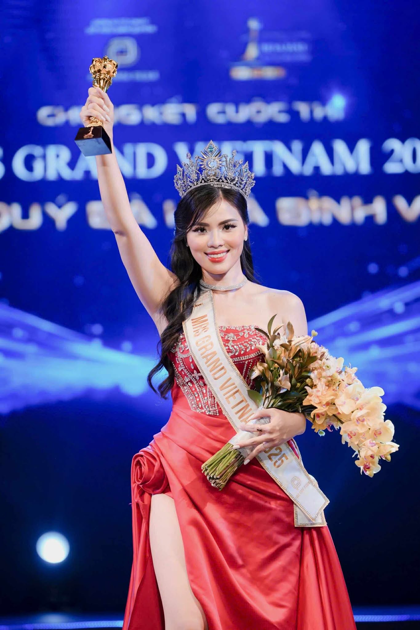 Profile “khủng” của nữ cán bộ ngành khoa học vừa đăng quang Mrs Grand Vietnam 2025 - ảnh 1