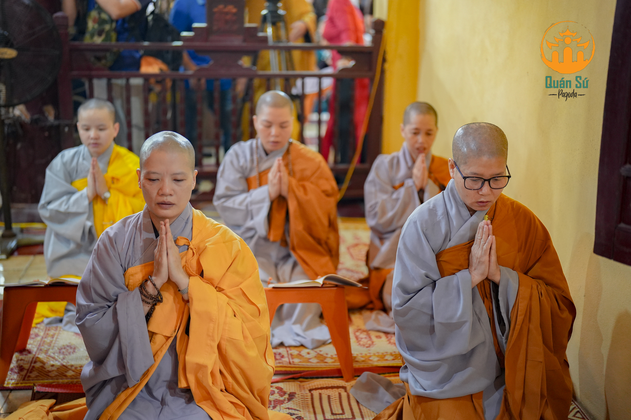 Chùa Quán Sứ thỉnh chuông trống Bát Nhã cầu nguyện trong giờ phút chuyển mình của dân tộc - ảnh 5