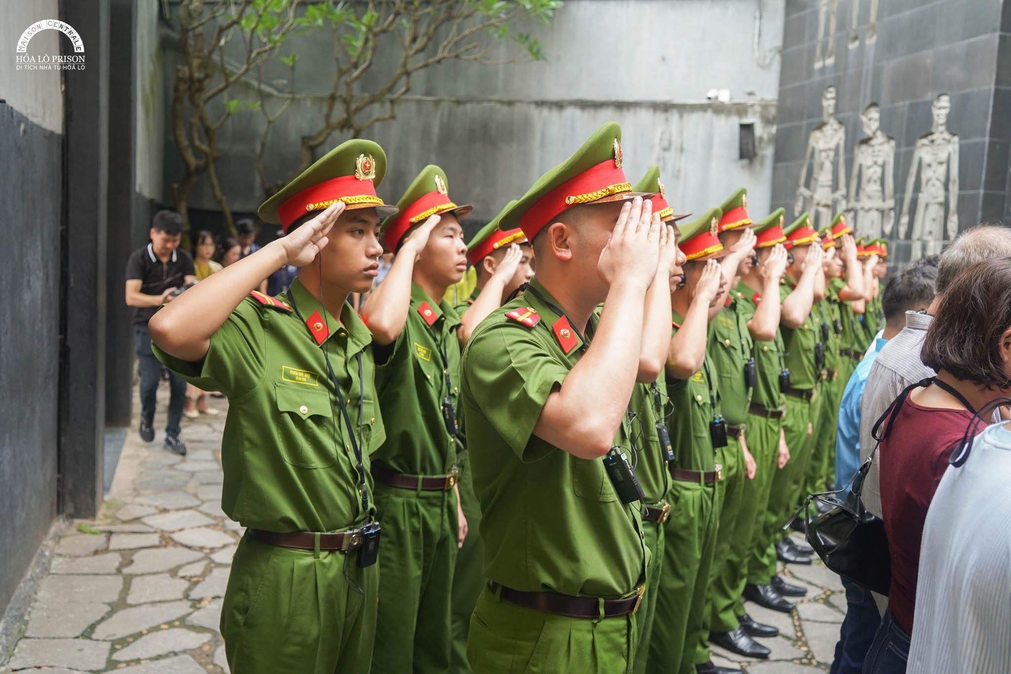 “Bút sắc, lòng son” – Trưng bày xúc động về ý chí người chiến sĩ cách mạng trong ngục tù Hỏa Lò - ảnh 5