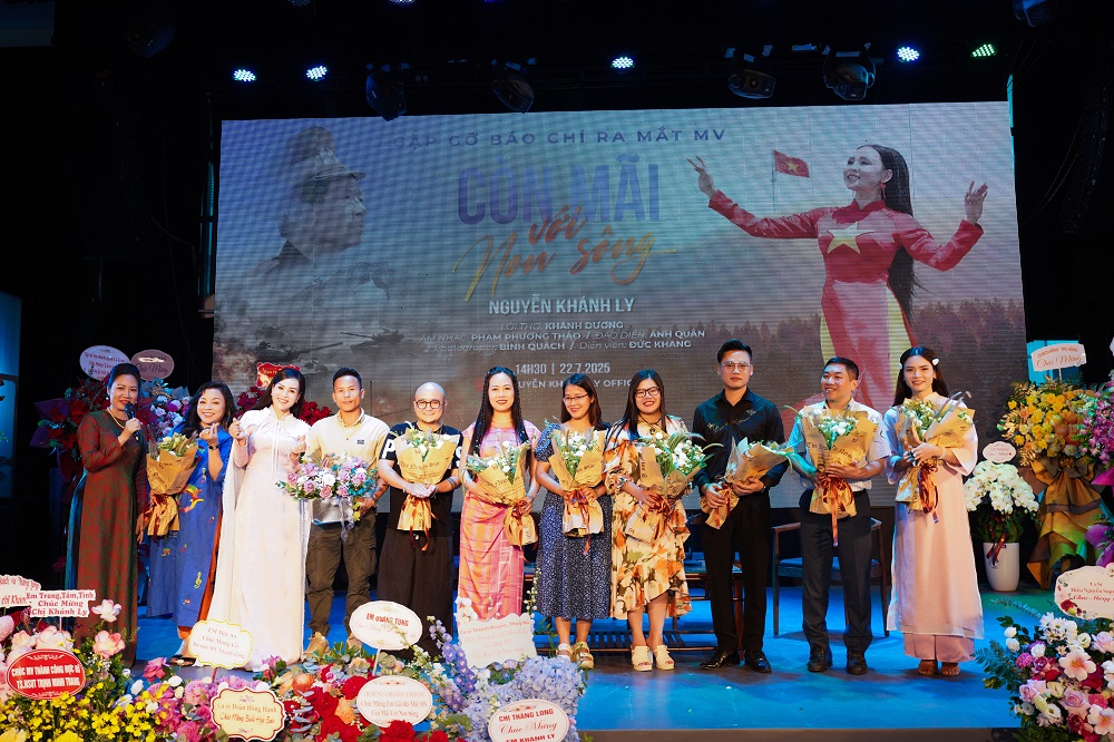 Sao Mai Khánh Ly tri ân các anh hùng liệt sĩ với MV “Còn mãi với non sông” - ảnh 7
