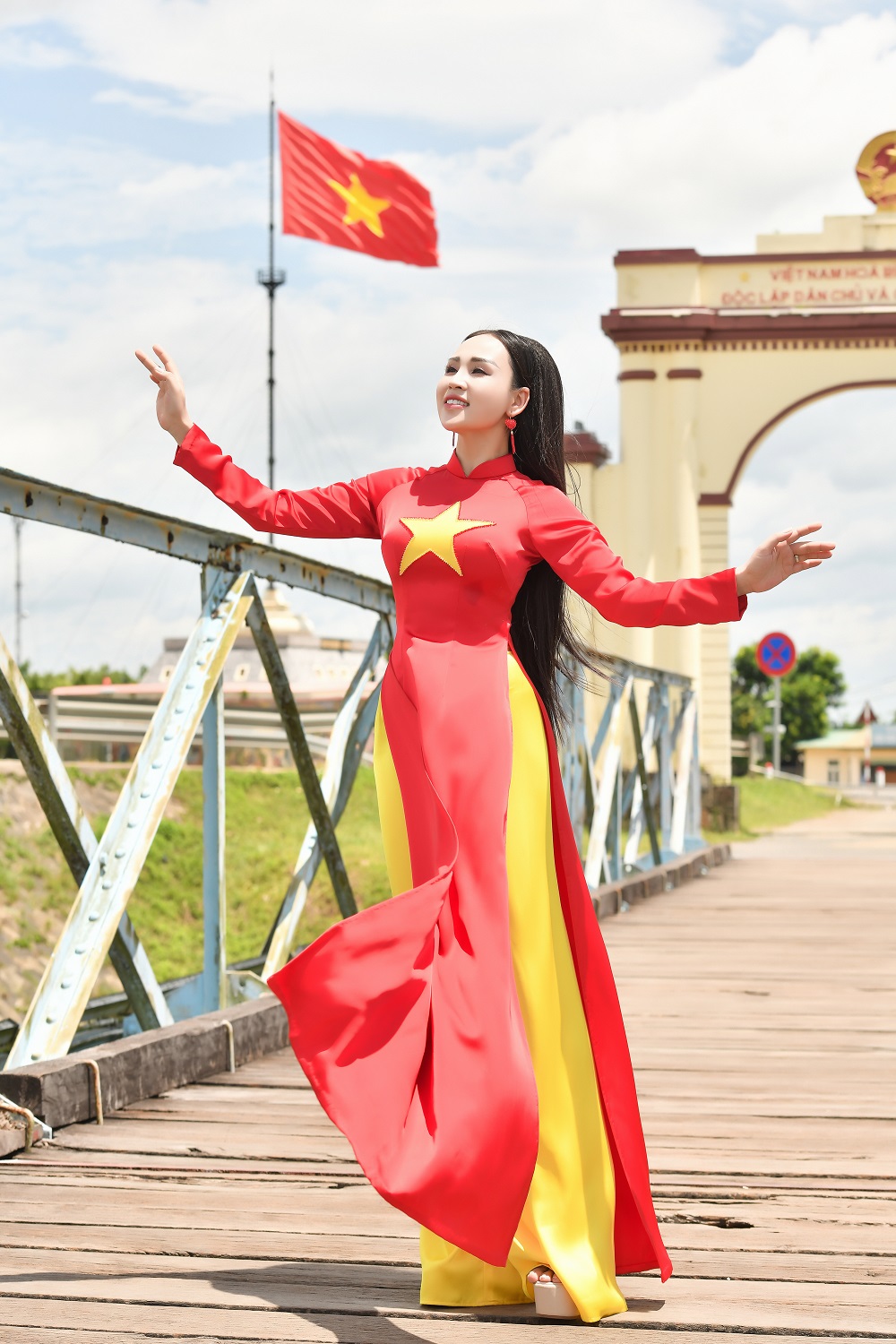 Sao Mai Khánh Ly tri ân các anh hùng liệt sĩ với MV “Còn mãi với non sông” - ảnh 1