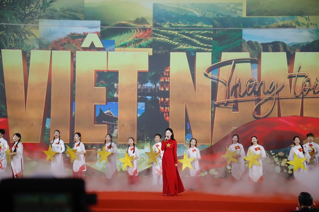 Tổng Bí thư dự Lễ khởi công, khánh thành 250 công trình tiêu biểu trên cả nước chào mừng Quốc khánh - ảnh 5