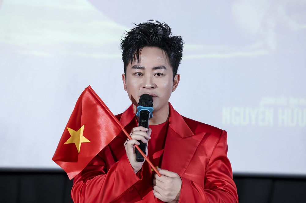 Tùng Dương nâng ca khúc “Viết tiếp câu chuyện hòa bình” thêm một bậc thành công cao hơn - ảnh 2