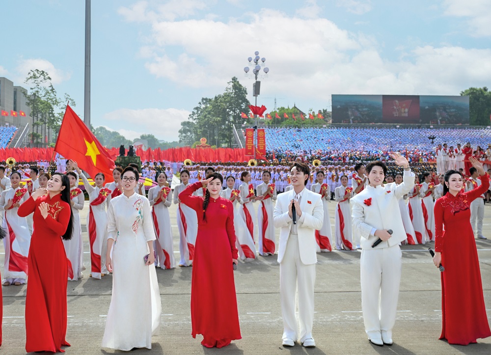 Sao mai Nguyễn Thu Hằng kể tim đập bồi hồi, khóe mắt rưng rưng khi hát ở Lễ kỷ niệm 80 năm Quốc khánh 2/9 - ảnh 7