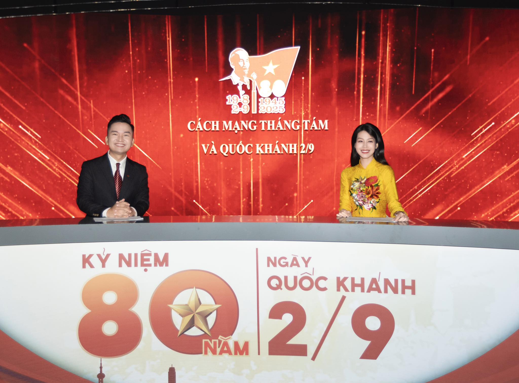 NTK Nguyễn Thơ Thơ và chuyện tà áo dài gây sốt trên sóng VTV dịp Lễ kỷ niệm 80 năm Quốc khánh - ảnh 3