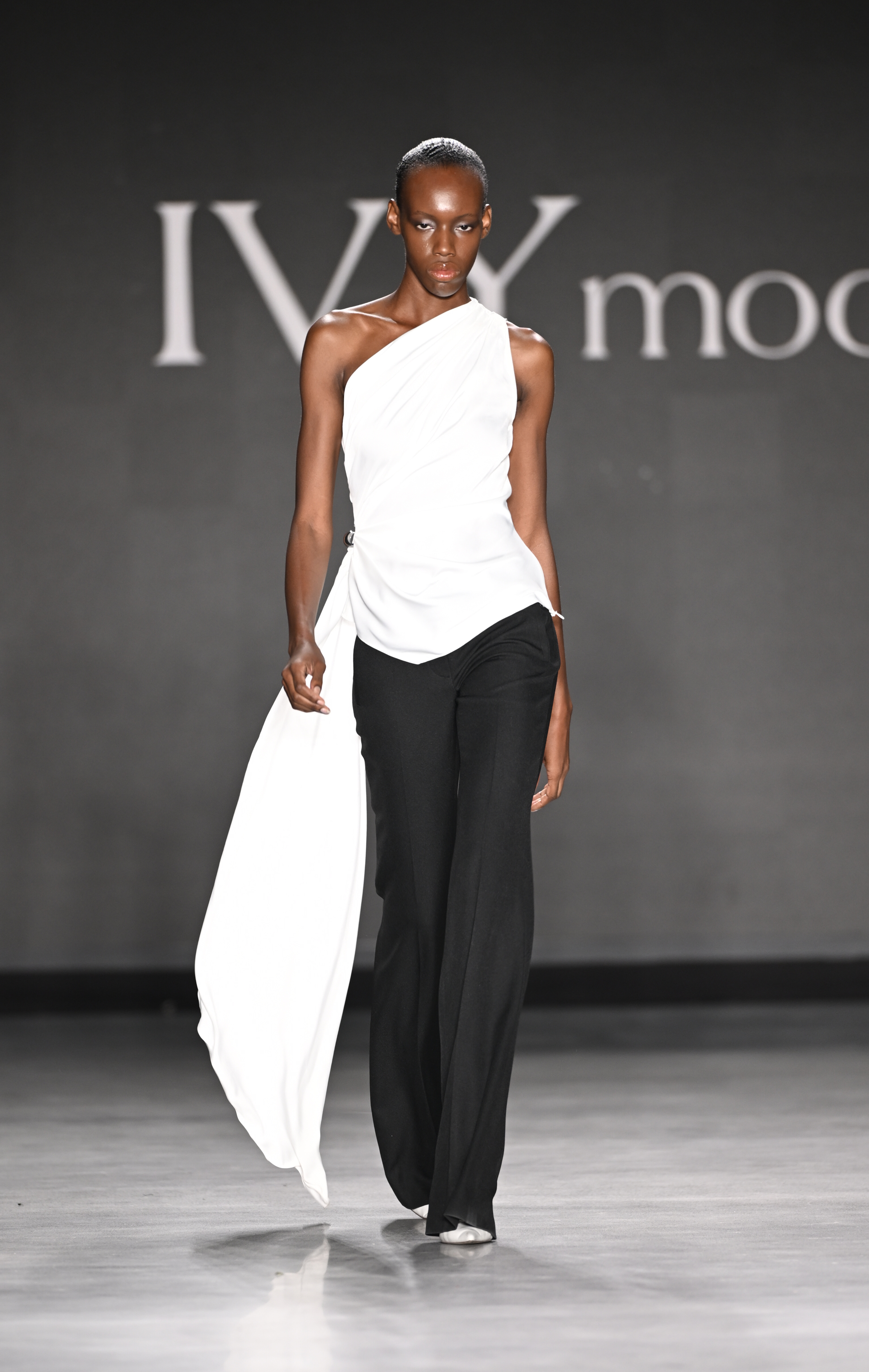 Chân dung NTK Gen Z Việt làm bùng nổ sàn diễn New York Fashion Week - ảnh 4
