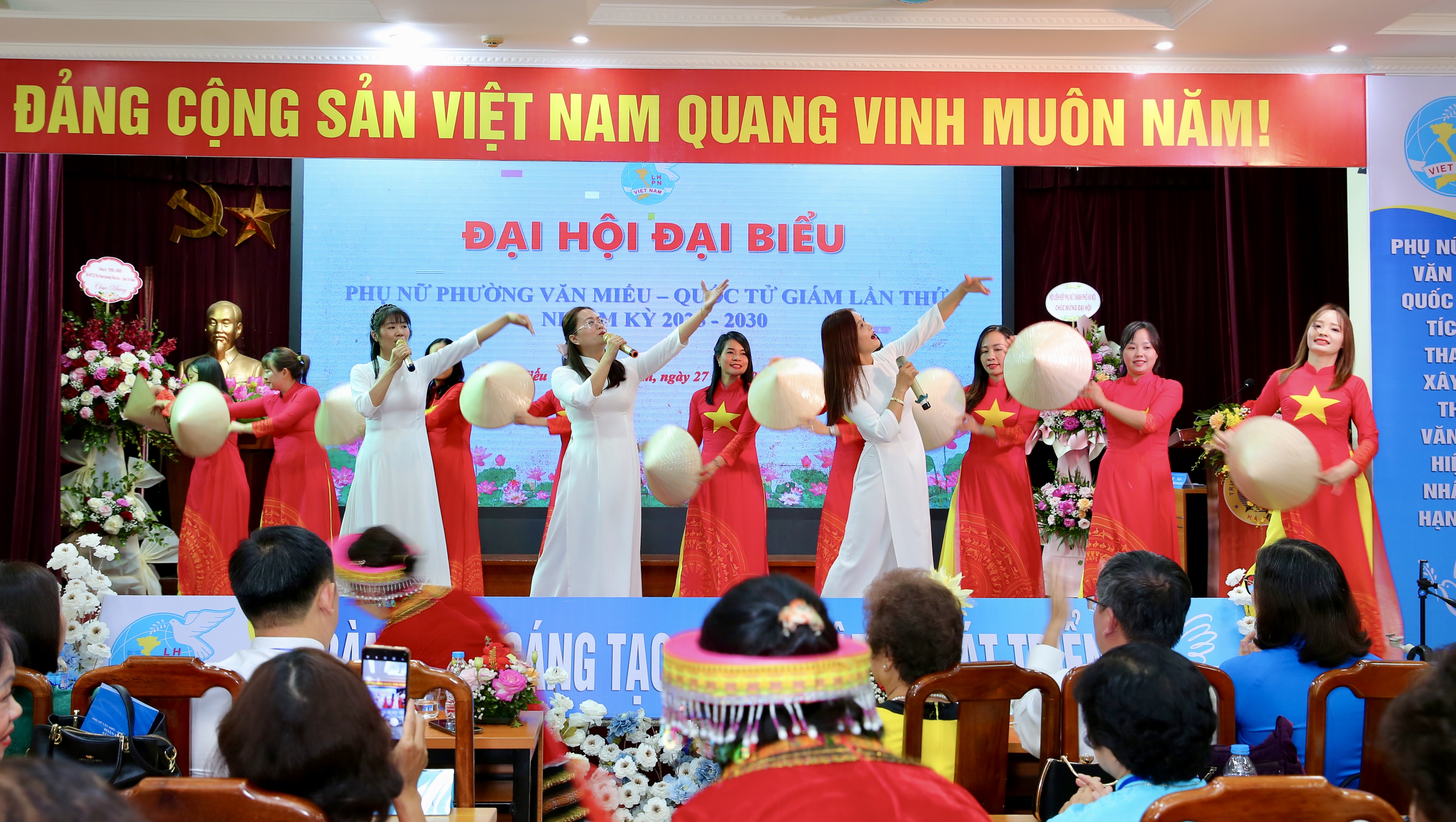 Phụ nữ Văn Miếu- Quốc Tử Giám góp phần xây dựng phường trở thành trung tâm văn hóa, dịch vụ, du lịch của Hà Nội - ảnh 7