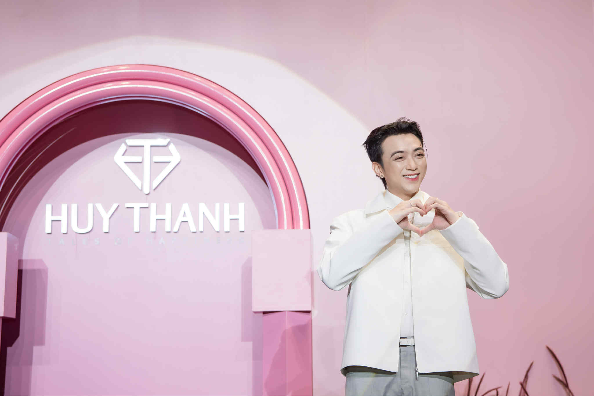 Fan SOOBIN đấu giá trang sức hàng trăm triệu gây quỹ xây điểm trường vùng cao - ảnh 6