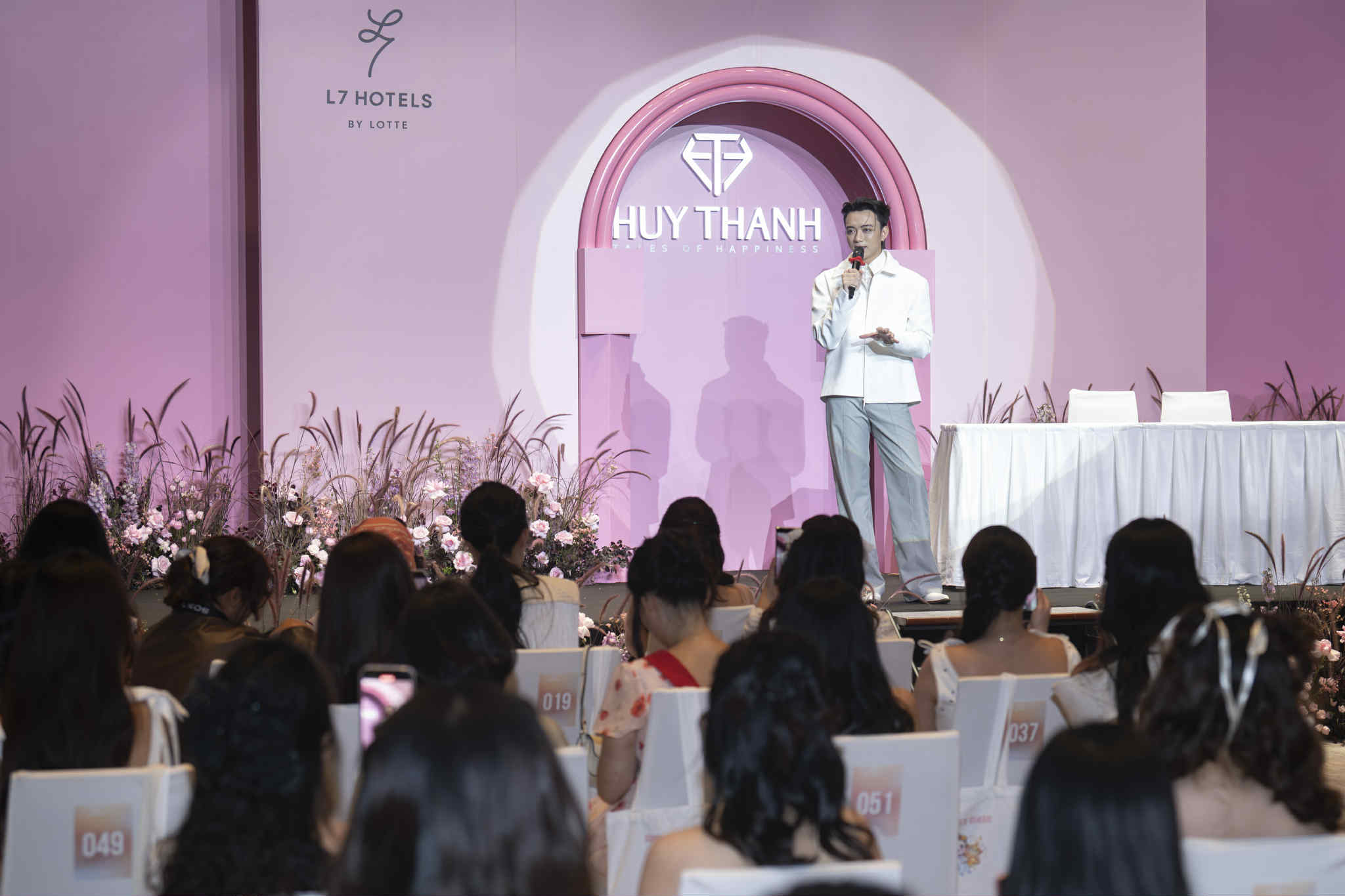 Fan SOOBIN đấu giá trang sức hàng trăm triệu gây quỹ xây điểm trường vùng cao - ảnh 1