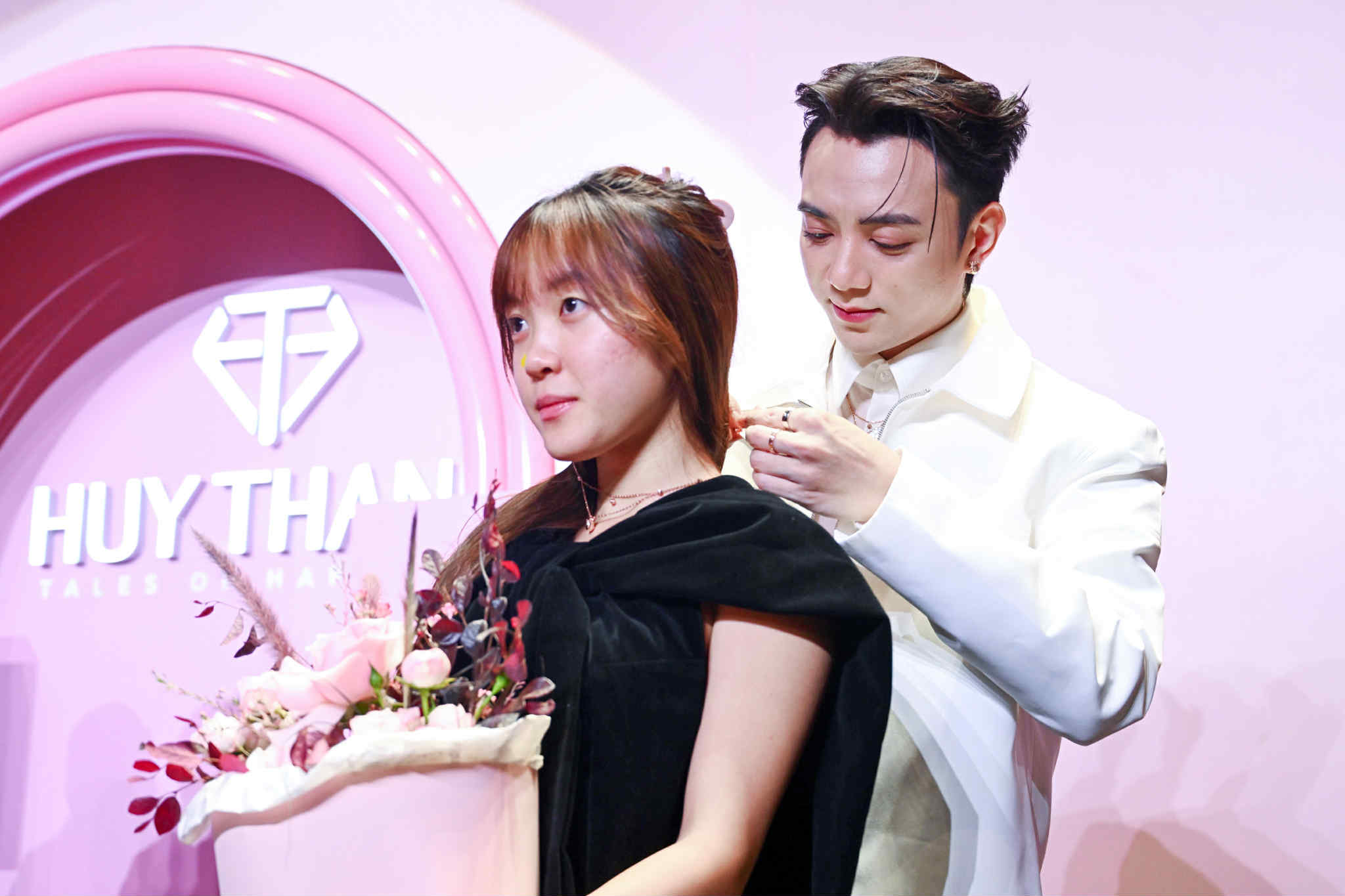 Fan SOOBIN đấu giá trang sức hàng trăm triệu gây quỹ xây điểm trường vùng cao - ảnh 4