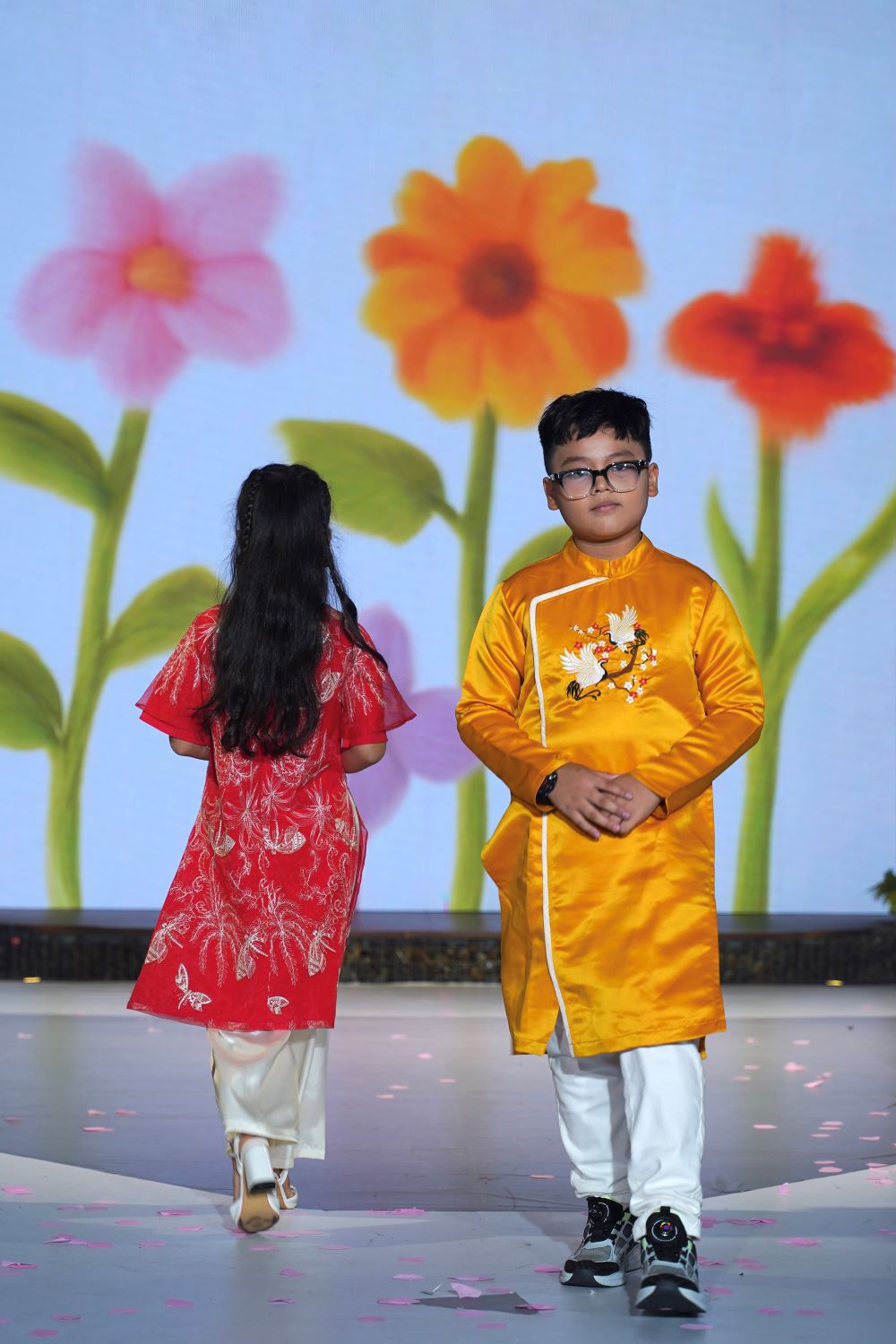 “Em bé chất” làm vedette, khuấy động sàn diễn thời trang nhí - ảnh 7