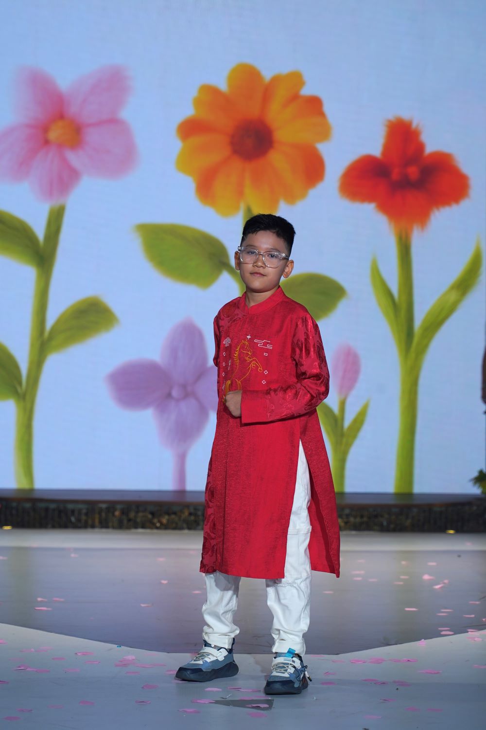 “Em bé chất” làm vedette, khuấy động sàn diễn thời trang nhí - ảnh 8