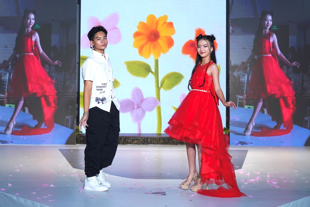 “Em bé chất” làm vedette, khuấy động sàn diễn thời trang nhí - ảnh 5