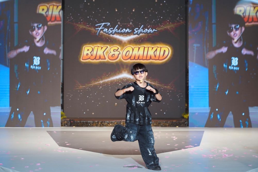 “Em bé chất” làm vedette, khuấy động sàn diễn thời trang nhí - ảnh 1