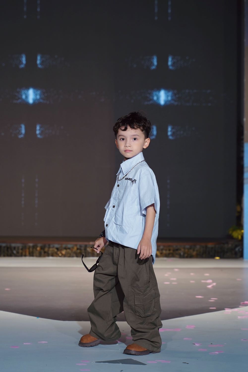 “Em bé chất” làm vedette, khuấy động sàn diễn thời trang nhí - ảnh 10