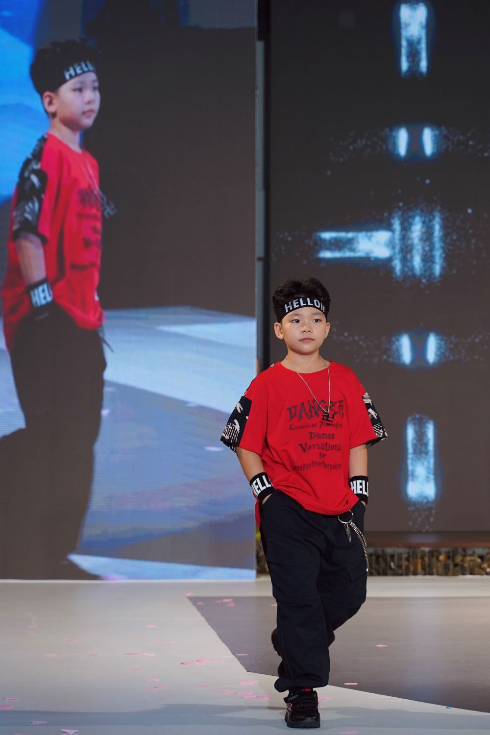 “Em bé chất” làm vedette, khuấy động sàn diễn thời trang nhí - ảnh 9