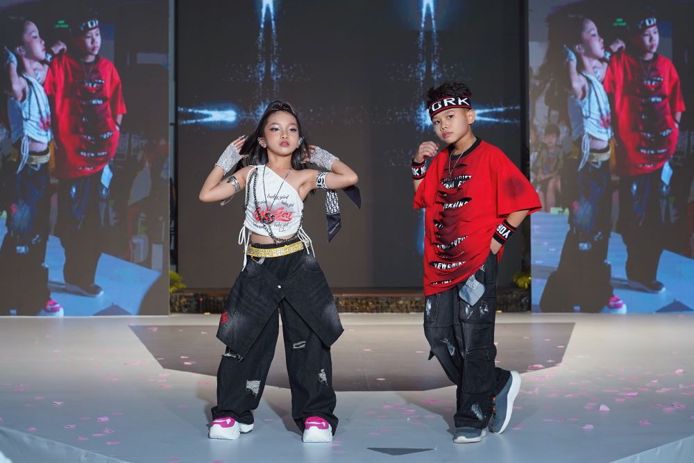 “Em bé chất” làm vedette, khuấy động sàn diễn thời trang nhí - ảnh 6